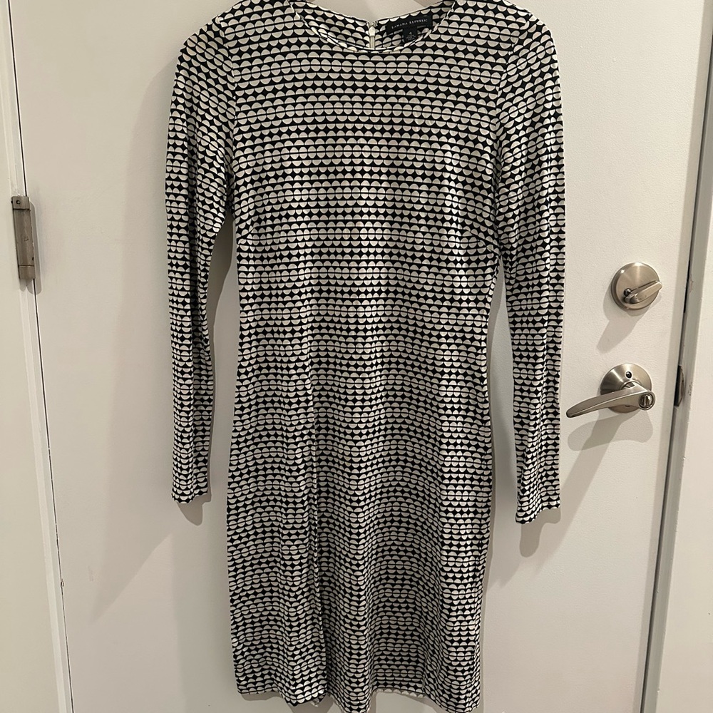 Banana Republic Black and White Geo Print Fitted Dress Long Sleeve